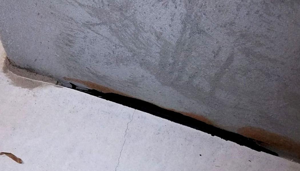 Tela asfáltica líquida para el relleno de juntas